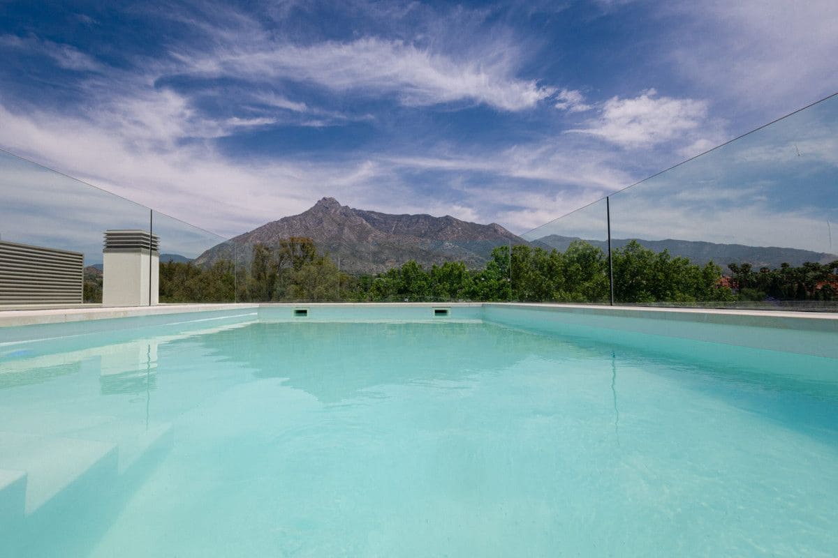 Apartamento de 4 habitaciones en Marbella en venta con piscina - 5.350.000 € (Ref: 10089309)
