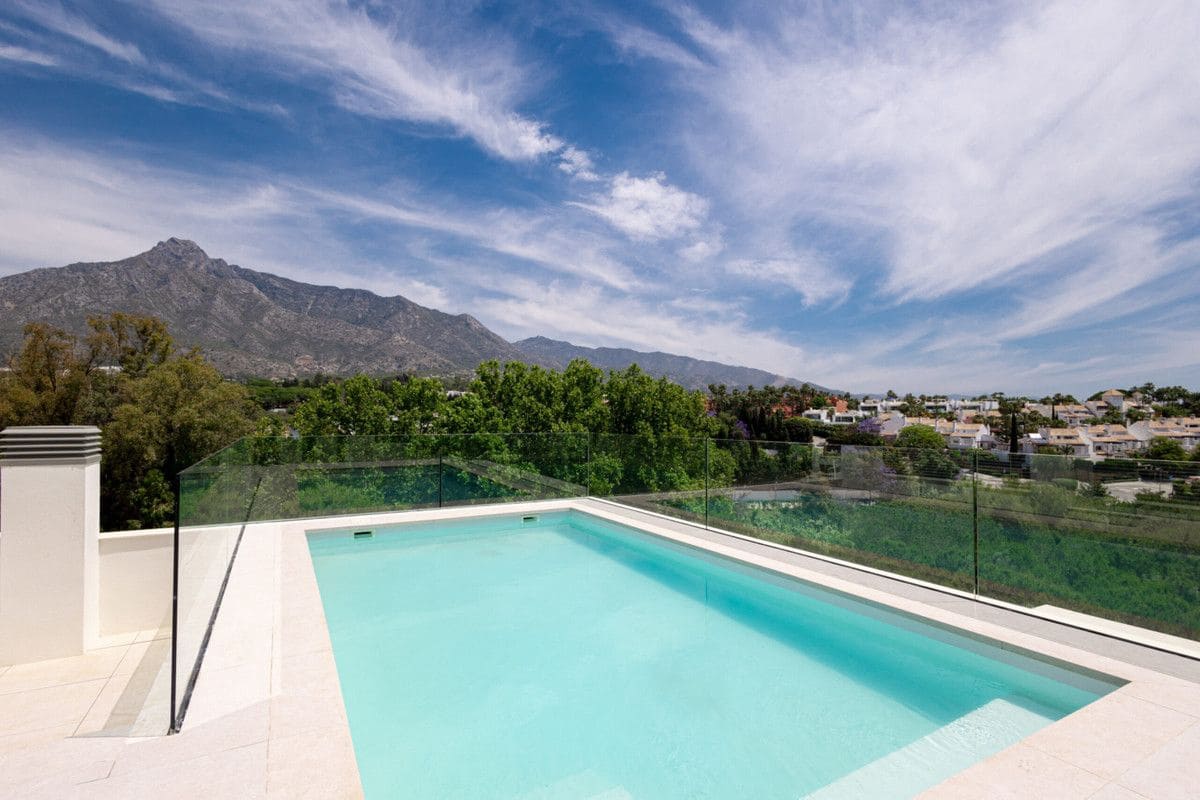 Apartamento de 4 habitaciones en Marbella en venta con piscina - 5.350.000 € (Ref: 10089309)