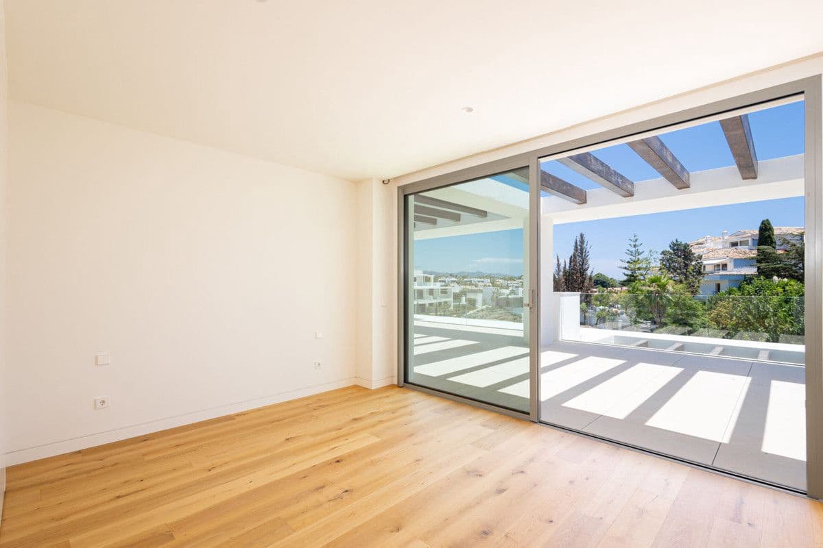 Apartamento de 4 habitaciones en Marbella en venta con piscina - 5.350.000 € (Ref: 10089309)