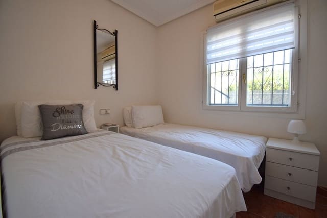 2 soveværelse Villa til salg i La Zenia, Orihuela med swimmingpool - € 180.000 (Ref: 10089367)