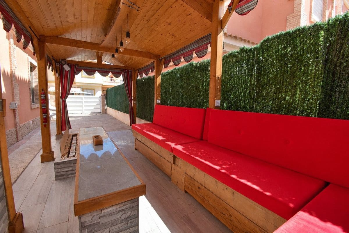 3 sovrum Villa till salu i Playa Flamenca med pool - 429 000 € (Ref: 10089368)