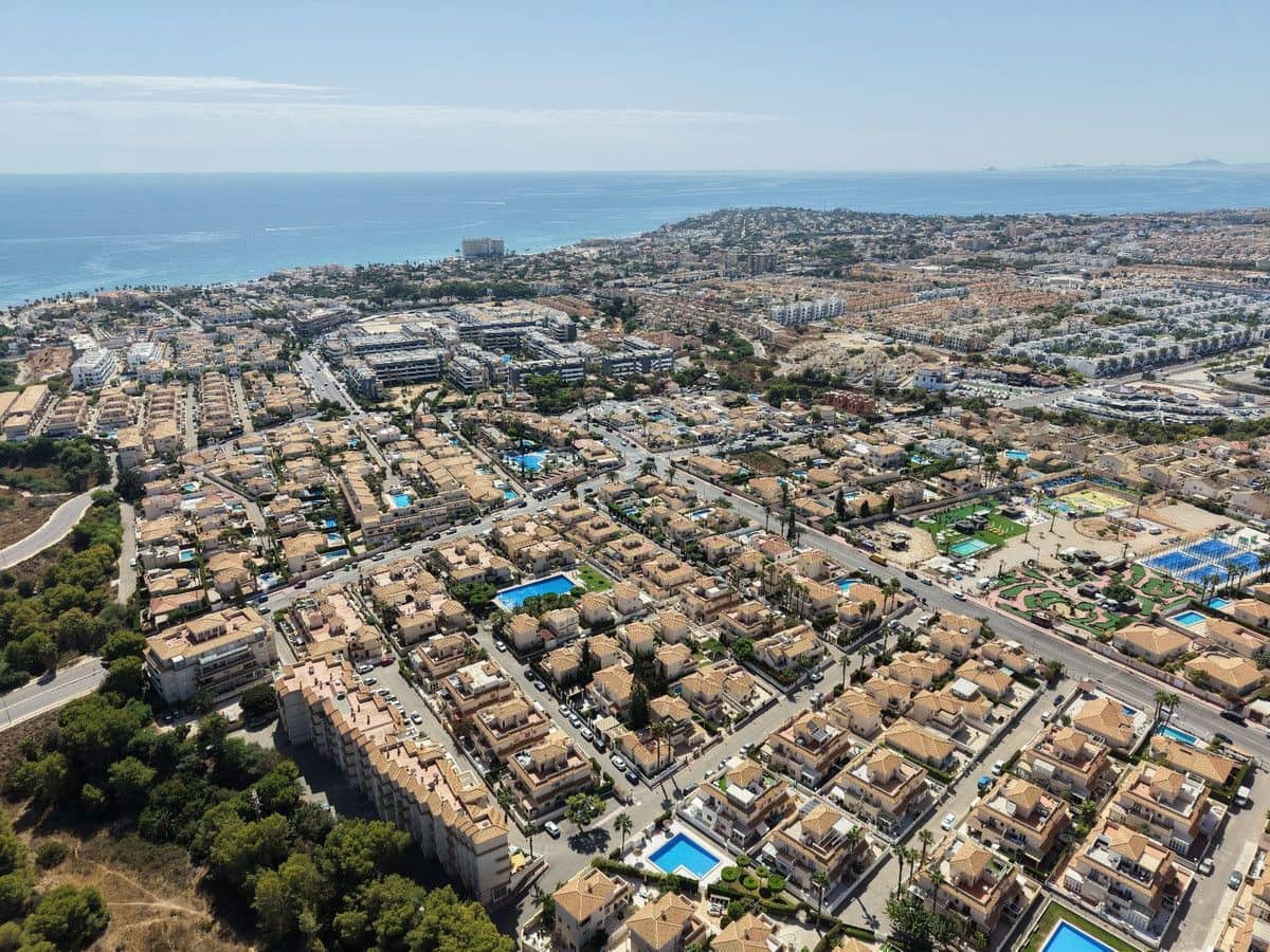 3 sovrum Villa till salu i Playa Flamenca med pool - 429 000 € (Ref: 10089368)