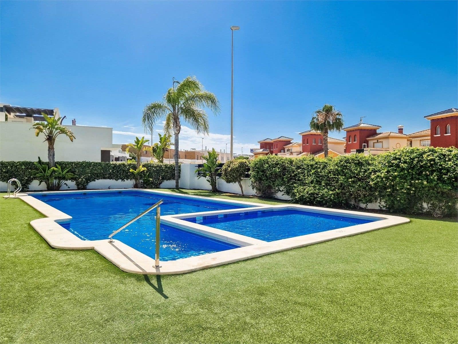 Pareado de 3 habitaciones en Orihuela Costa en venta - 349.900 € (Ref: 10089390)