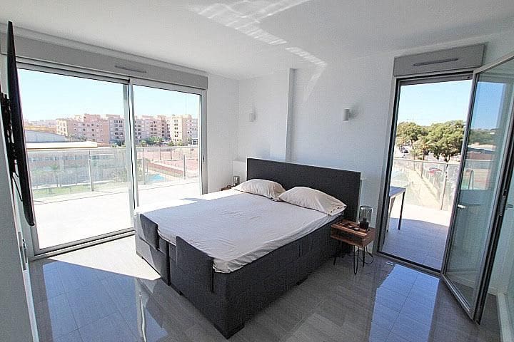 3 soveværelse Penthouse til salg i Guardamar del Segura med swimmingpool - € 840.000 (Ref: 10090692)