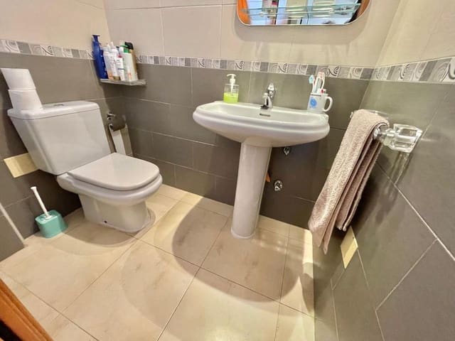 3 makuuhuone Omakotitalo myytävänä paikassa Los Secanos, Guardamar del Segura mukana uima-altaan - 247 000 € (Ref: 10090713)