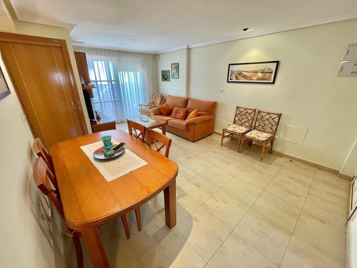 3 makuuhuone Omakotitalo myytävänä paikassa Guardamar del Segura mukana uima-altaan - 247 000 € (Ref: 10090713)