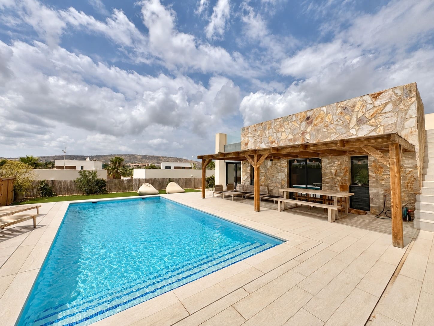 3 slaapkamer Villa te koop in Alicante stad met zwembad garage - € 620.000 (Ref: 10091643)