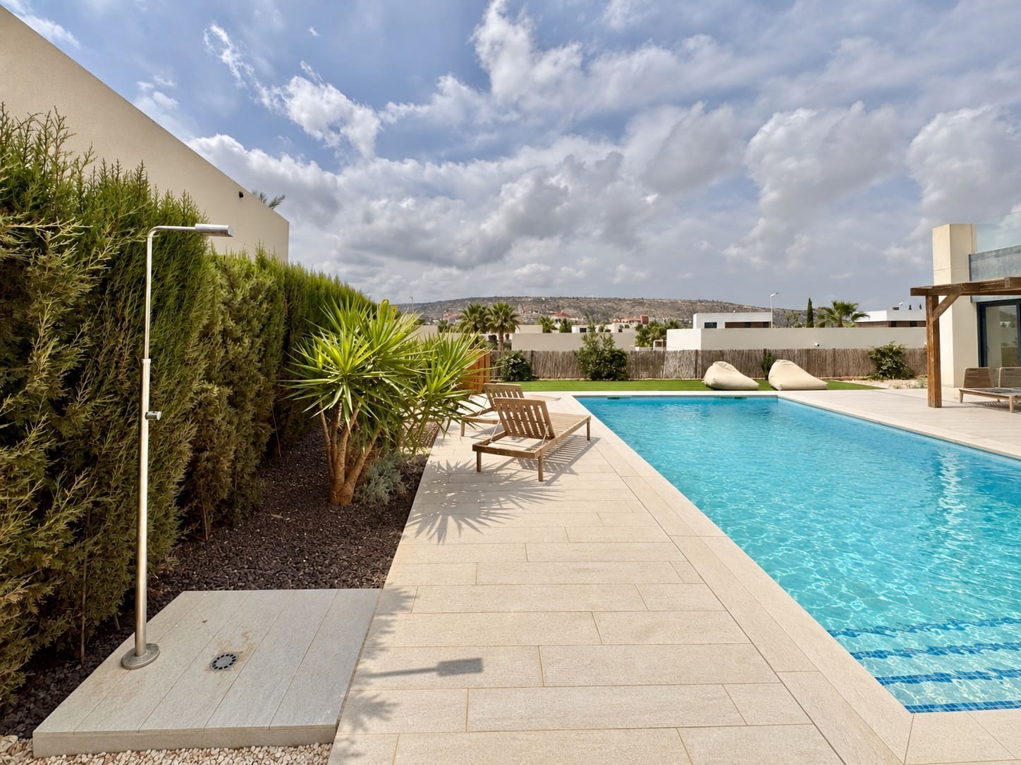 3 slaapkamer Villa te koop in Alicante stad met zwembad garage - € 620.000 (Ref: 10091643)