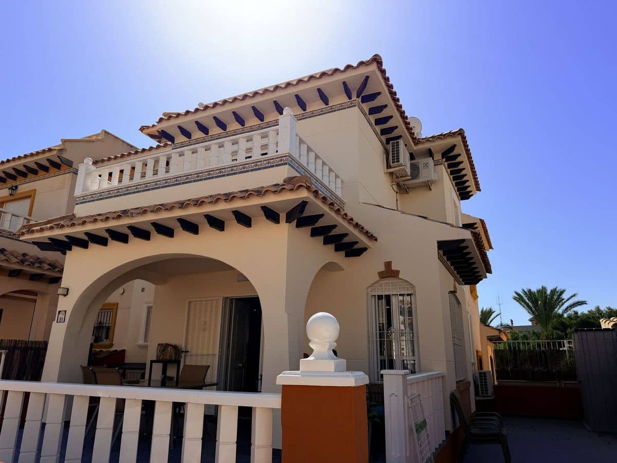 2 soverom Villa til salgs i Orihuela Costa med svømmebasseng - € 220 000 (Ref: 10091645)