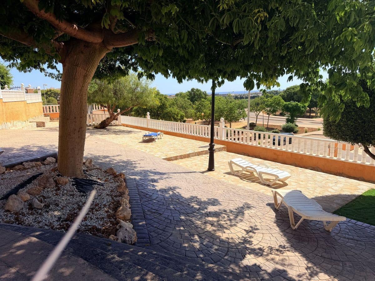 2 soverom Villa til salgs i Orihuela Costa med svømmebasseng - € 220 000 (Ref: 10091645)