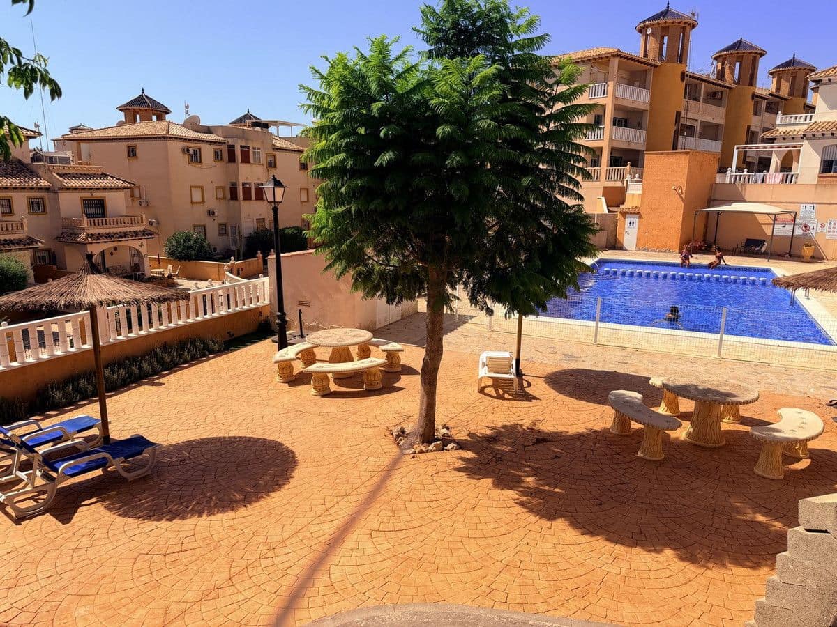 2 soverom Villa til salgs i Orihuela Costa med svømmebasseng - € 220 000 (Ref: 10091645)