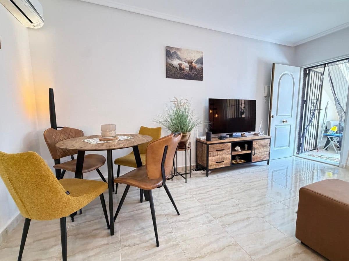 2 soverom Leilighet til salgs i Torrevieja med svømmebasseng - € 219 000 (Ref: 10091647)
