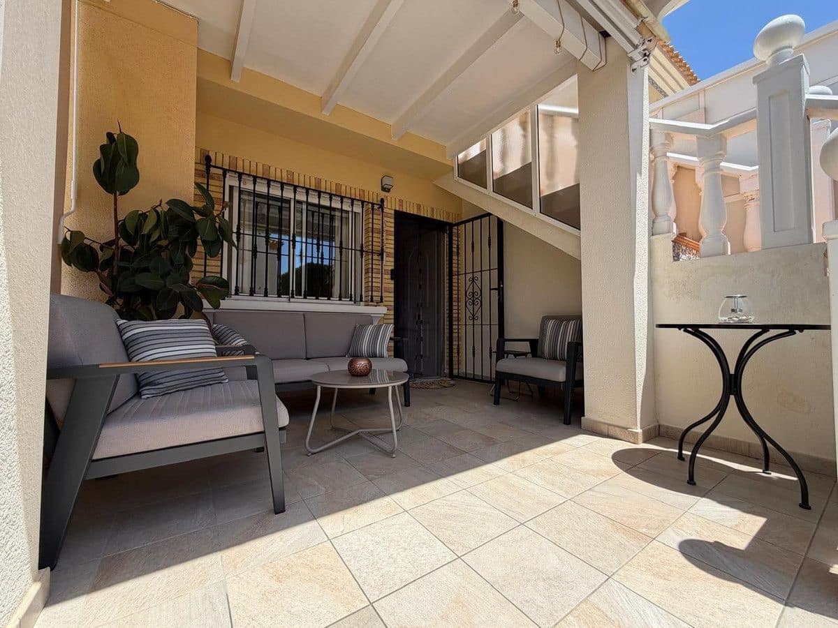 2 soverom Leilighet til salgs i Torrevieja med svømmebasseng - € 219 000 (Ref: 10091647)