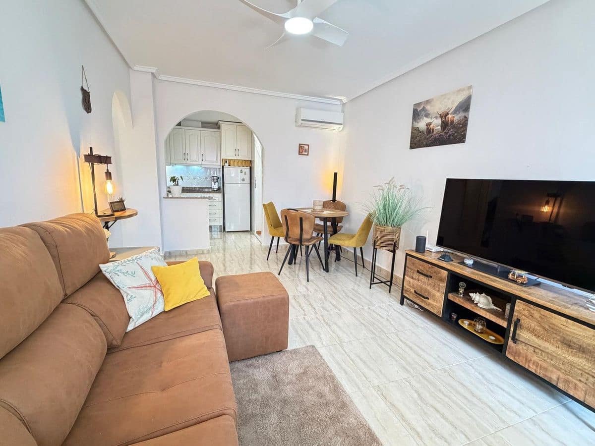 2 soverom Leilighet til salgs i Torrevieja med svømmebasseng - € 219 000 (Ref: 10091647)