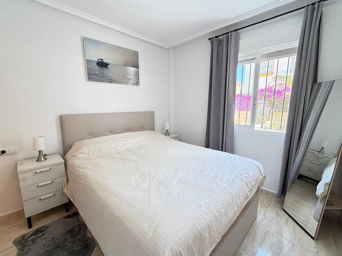 2 soverom Leilighet til salgs i Torrevieja med svømmebasseng - € 219 000 (Ref: 10091647)