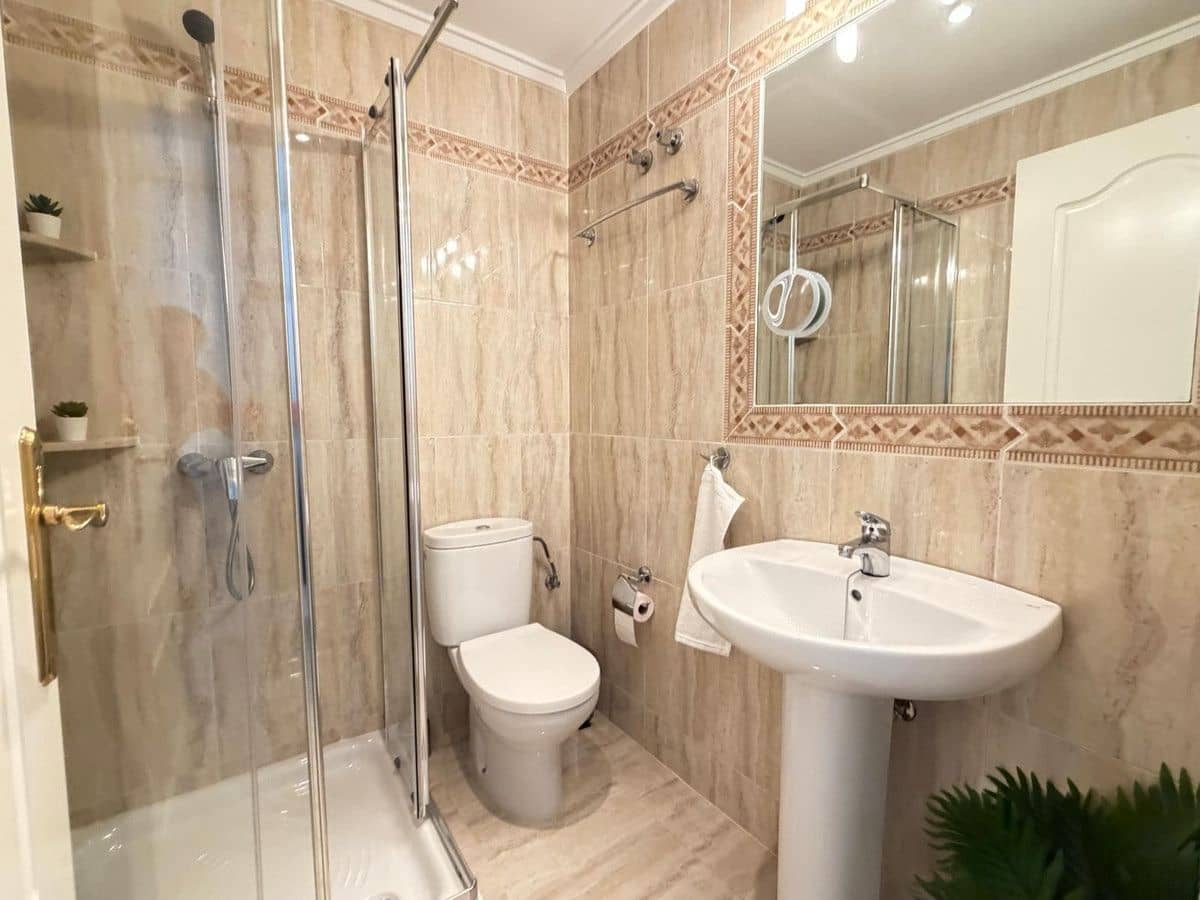 2 soverom Leilighet til salgs i Torrevieja med svømmebasseng - € 219 000 (Ref: 10091647)