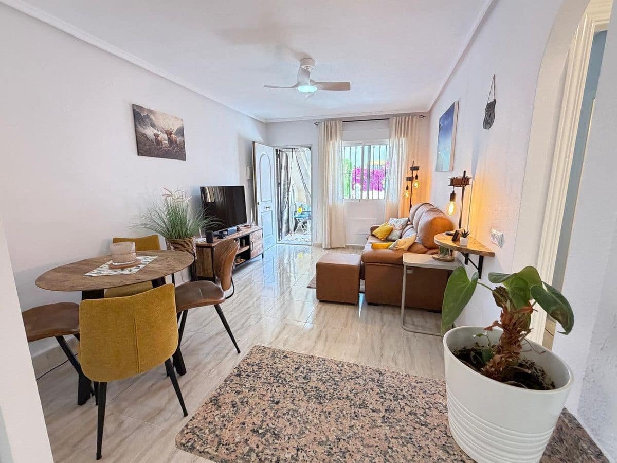 2 soverom Leilighet til salgs i Torrevieja med svømmebasseng - € 219 000 (Ref: 10091647)
