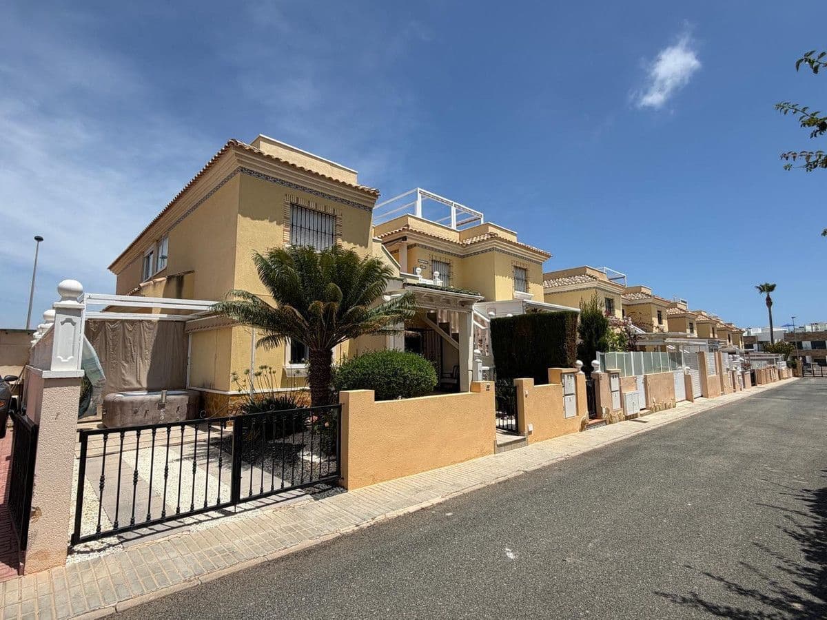 2 soverom Leilighet til salgs i Torrevieja med svømmebasseng - € 219 000 (Ref: 10091647)