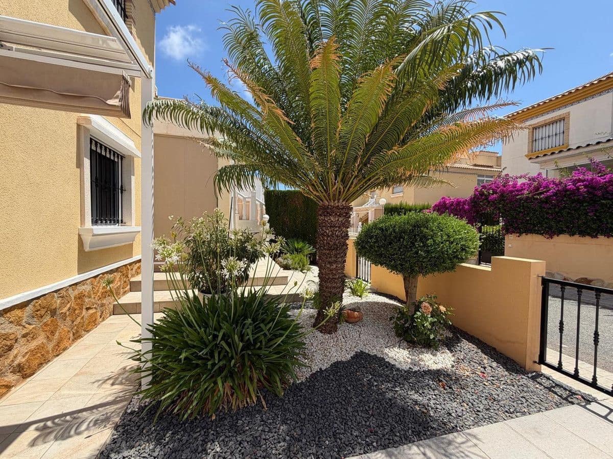 2 soverom Leilighet til salgs i Torrevieja med svømmebasseng - € 219 000 (Ref: 10091647)