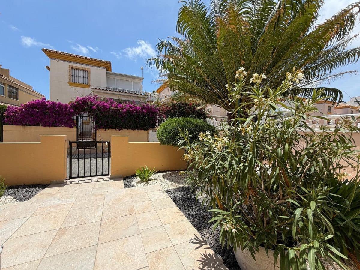 2 soverom Leilighet til salgs i Torrevieja med svømmebasseng - € 219 000 (Ref: 10091647)