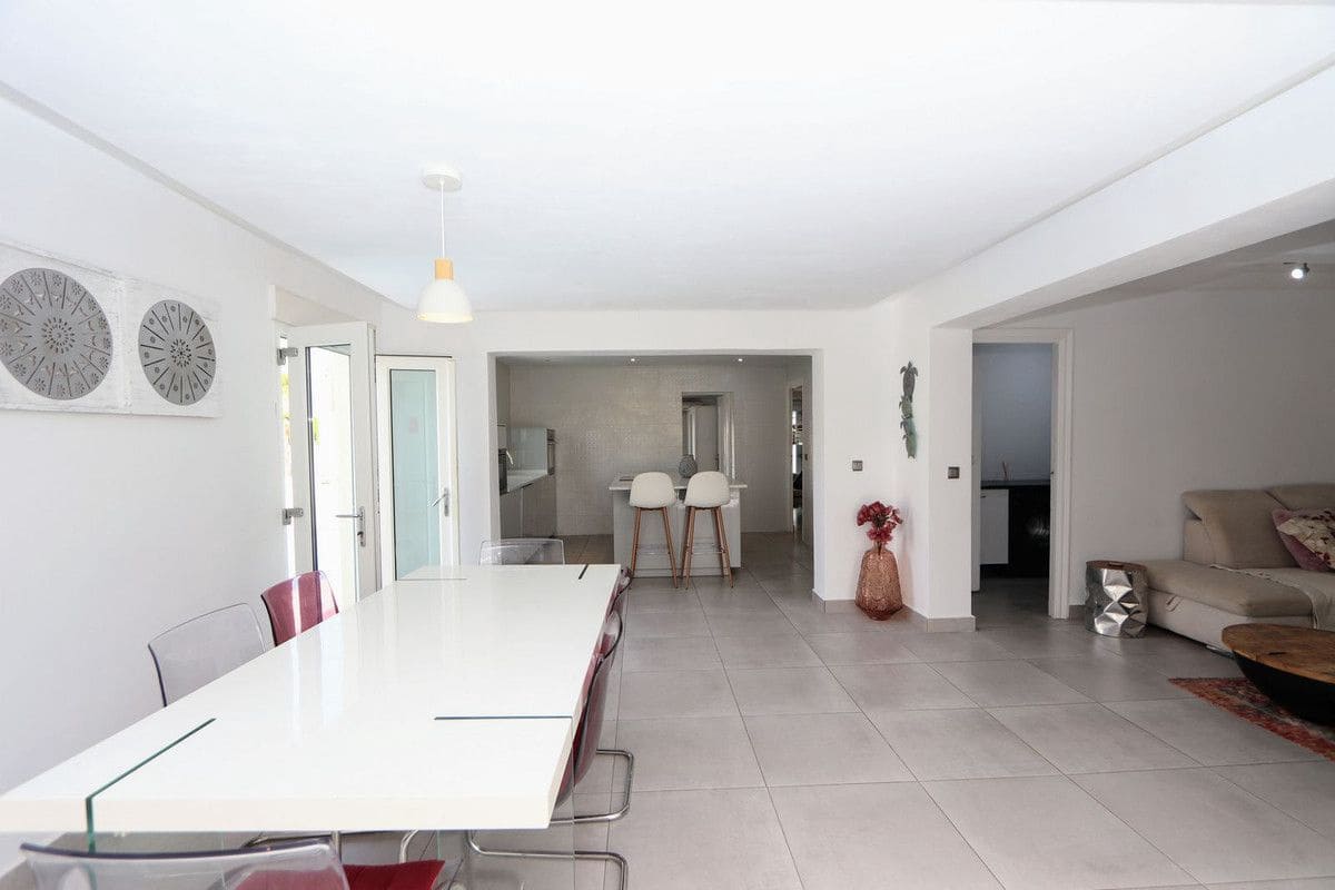 4 soveværelse Villa til salg i La Florida med swimmingpool - € 525.000 (Ref: 10091648)