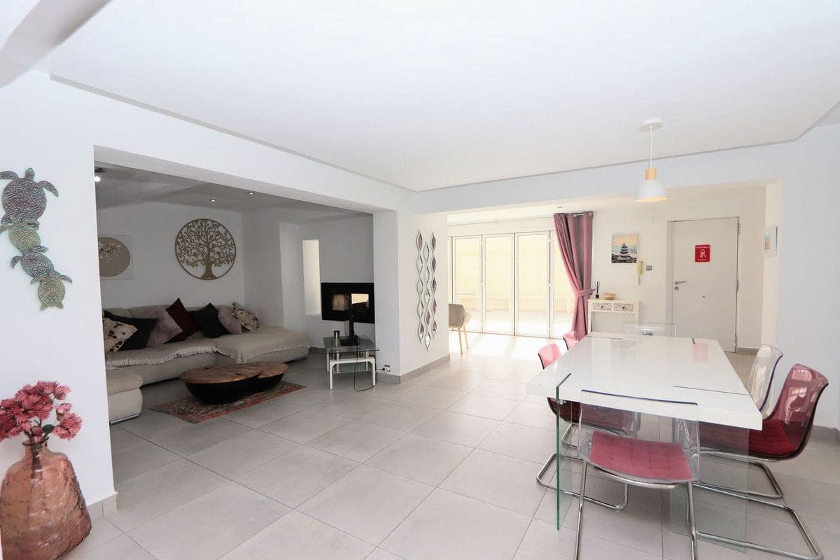 4 soveværelse Villa til salg i La Florida med swimmingpool - € 525.000 (Ref: 10091648)