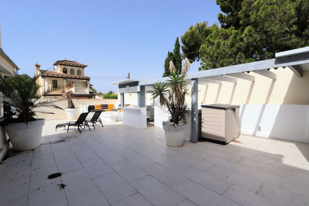 4 soveværelse Villa til salg i La Florida med swimmingpool - € 525.000 (Ref: 10091648)