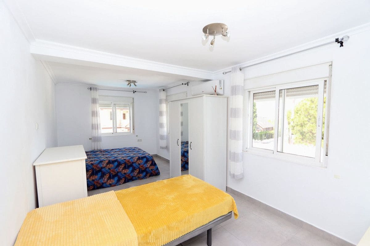 4 soveværelse Villa til salg i La Florida med swimmingpool - € 525.000 (Ref: 10091648)