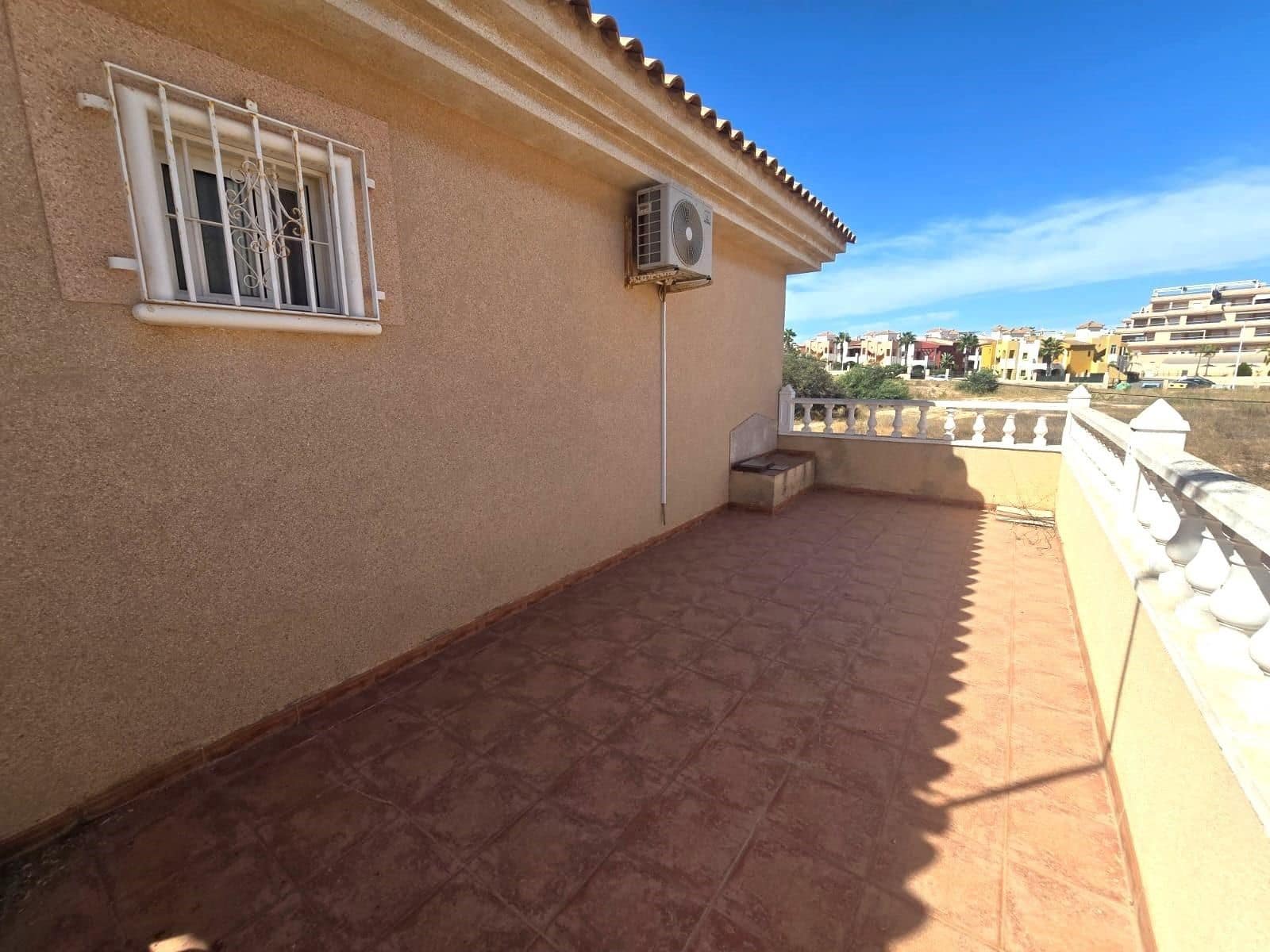 3 soverom Villa til salgs i Torrevieja med svømmebasseng - € 370 000 (Ref: 10091698)