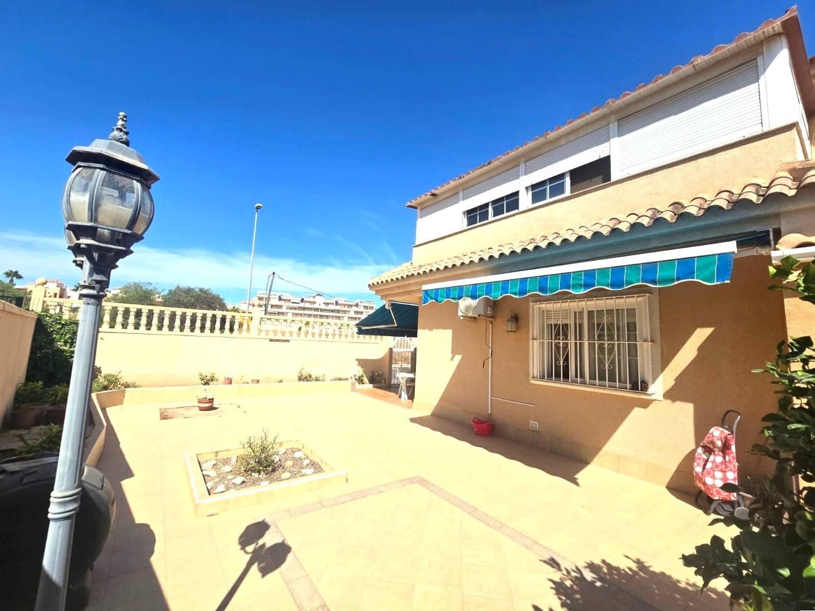 3 soverom Villa til salgs i Torrevieja med svømmebasseng - € 370 000 (Ref: 10091698)
