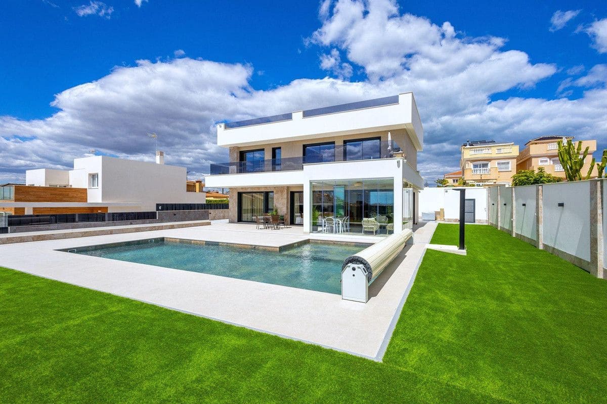4 camera da letto Villa in vendita in Torrevieja - 1.675.000 € (Rif: 10091707)