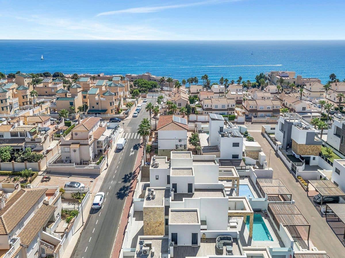 3 soveværelse Villa til salg i Torrevieja - € 749.900 (Ref: 10091708)
