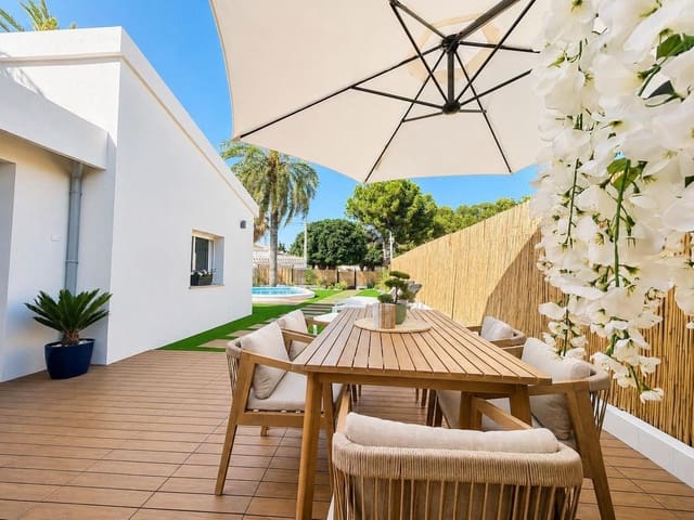 4 soverom Villa til salgs i Punta Prima, Orihuela med svømmebasseng - € 749 000 (Ref: 10091716)