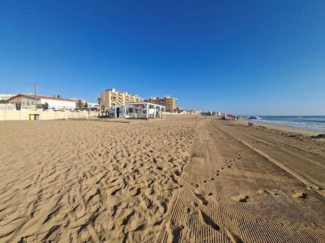Casa de 3 habitaciones en Los Europeos, Torrevieja en venta - 765.000 € (Ref: 10091730)