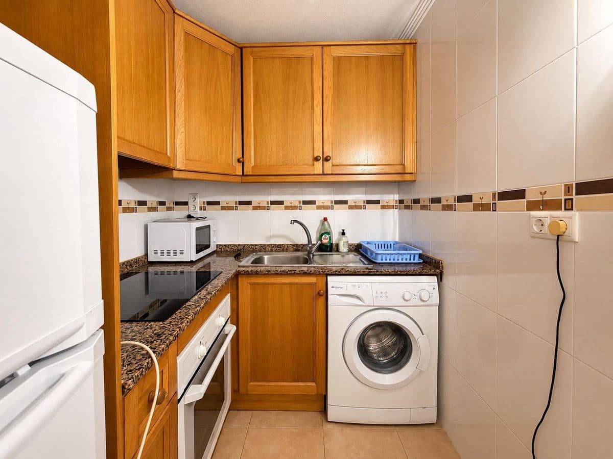 Apartamento de 2 habitaciones en Torrevieja en venta con piscina - 199.000 € (Ref: 10091766)