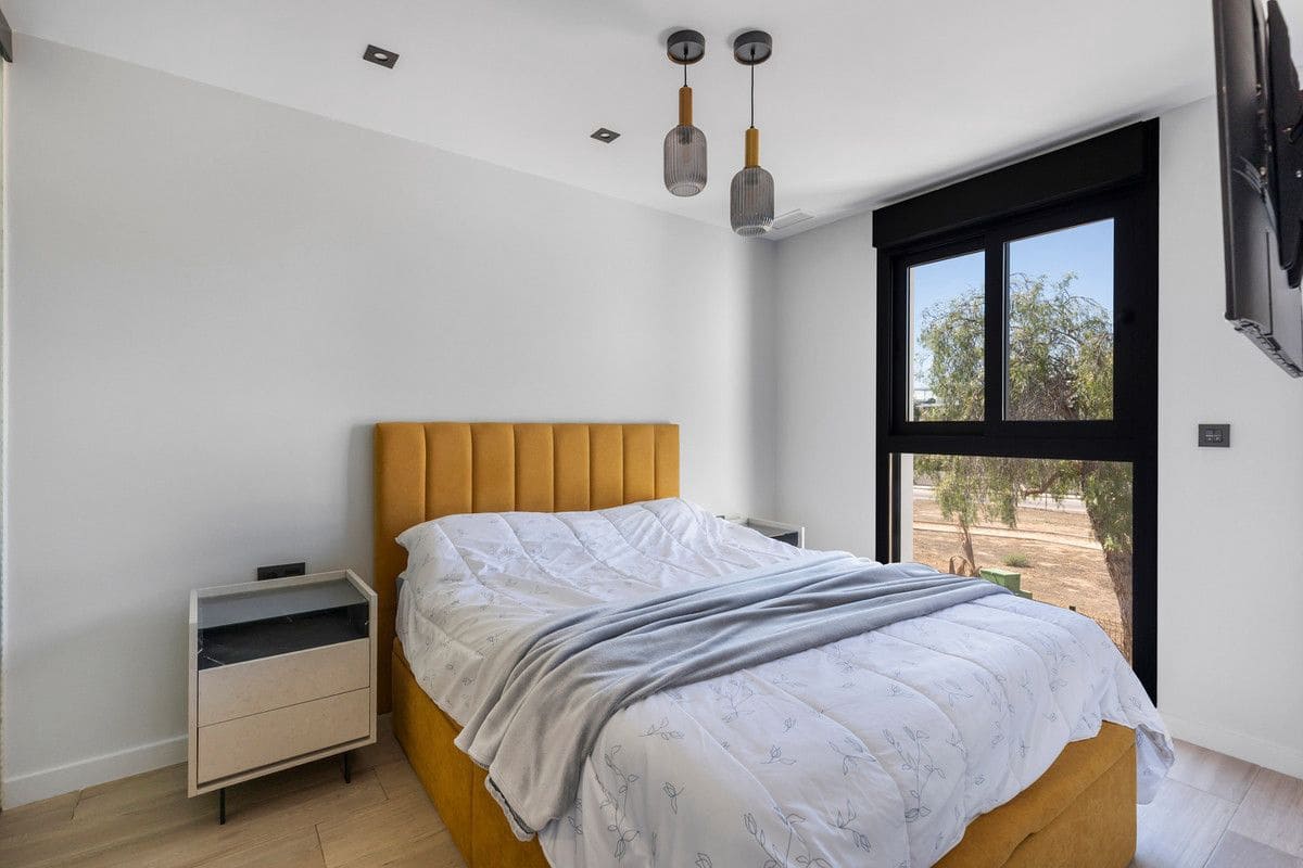 Apartamento de 2 habitaciones en Orihuela Costa en venta - 349.900 € (Ref: 10091802)