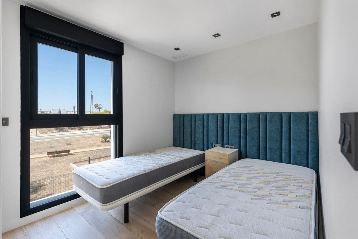 Apartamento de 2 habitaciones en Orihuela Costa en venta - 349.900 € (Ref: 10091802)