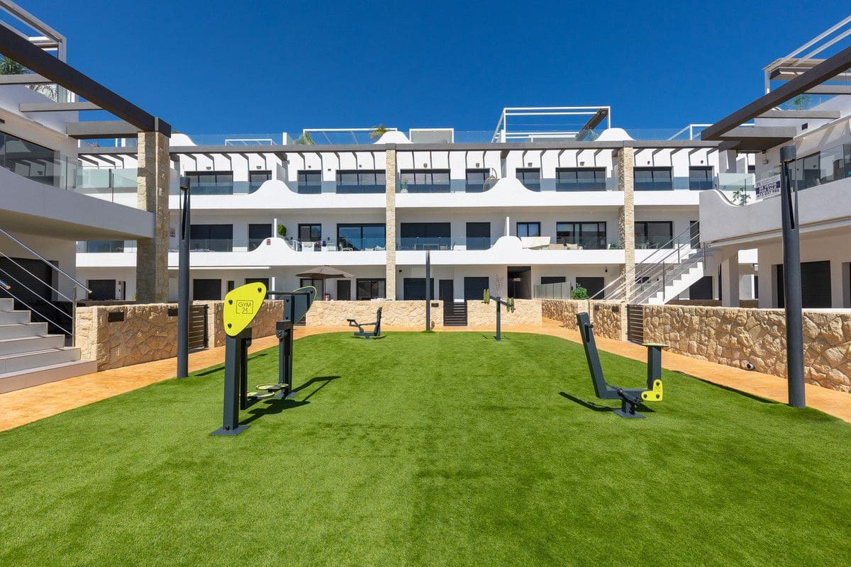 Apartamento de 2 habitaciones en Orihuela Costa en venta - 349.900 € (Ref: 10091802)