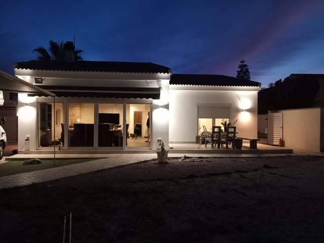 Chalet de 4 habitaciones en Lomas de Cabo Roig - Los Dolses, Orihuela en venta - 695.000 € (Ref: 10091935)
