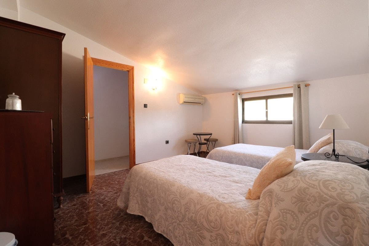 Chalet de 6 habitaciones en Crevillente / Crevillent en venta con piscina - 468.000 € (Ref: 10092205)