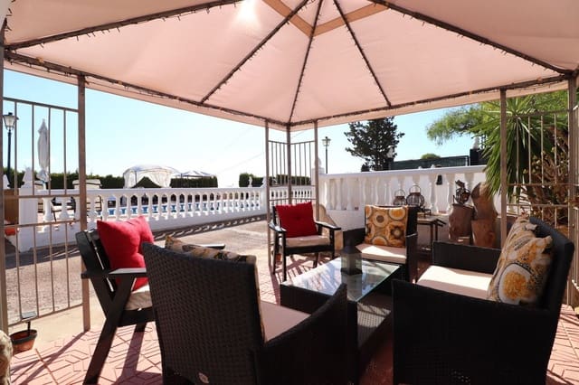 Chalet de 6 habitaciones en Crevillente / Crevillent en venta con piscina - 468.000 € (Ref: 10092205)