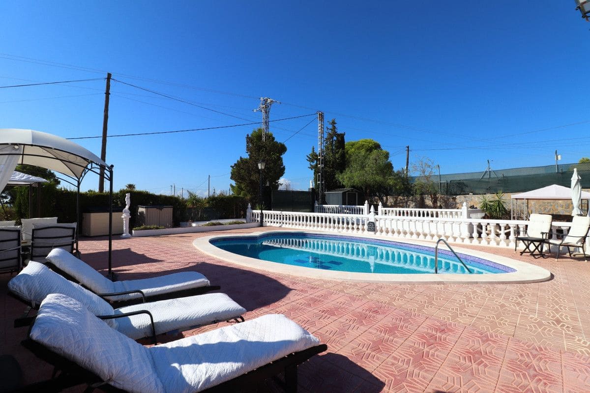 Chalet de 6 habitaciones en Crevillente / Crevillent en venta con piscina - 468.000 € (Ref: 10092205)
