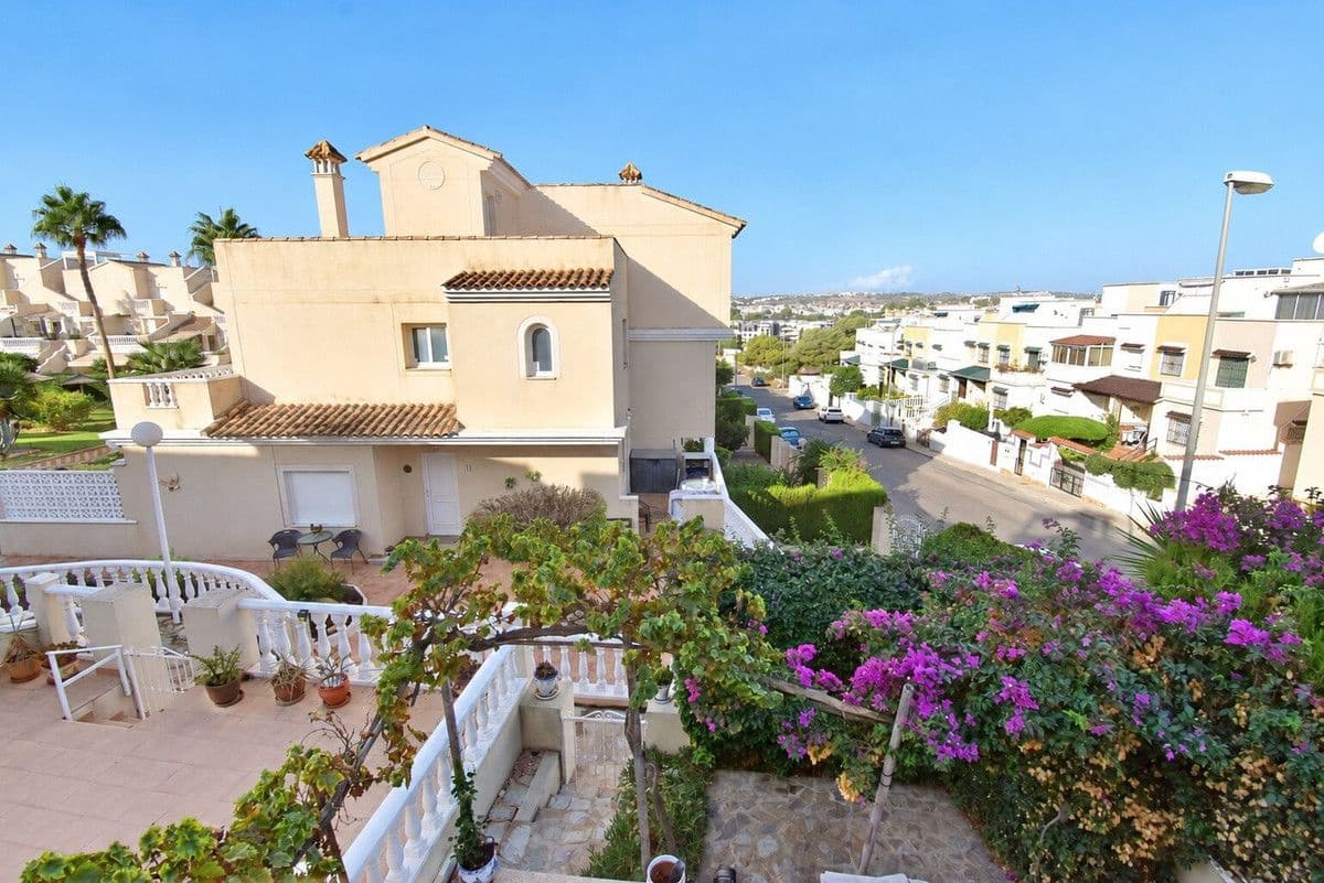 3 soverom Hus til salgs i Orihuela Costa med svømmebasseng - € 259 000 (Ref: 10092206)