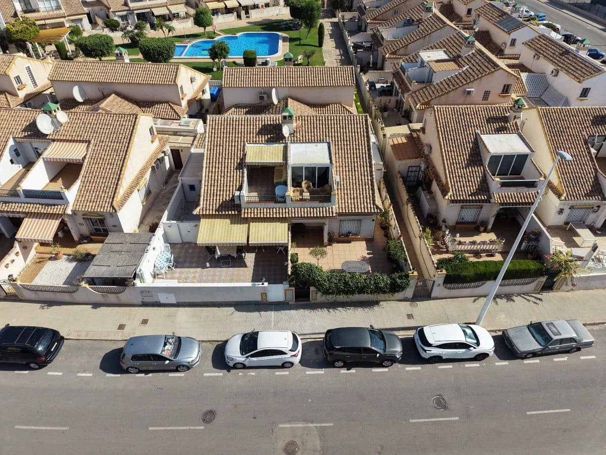 3 sypialnia Willa na sprzedaż w Orihuela Costa z basenem - 315 000 € (Ref: 10092207)
