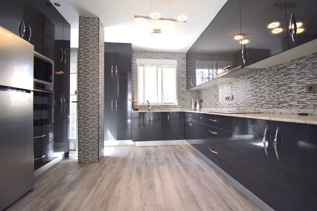 3 soveværelse Villa til salg i Playa Flamenca, Orihuela med swimmingpool - € 429.000 (Ref: 10092209)