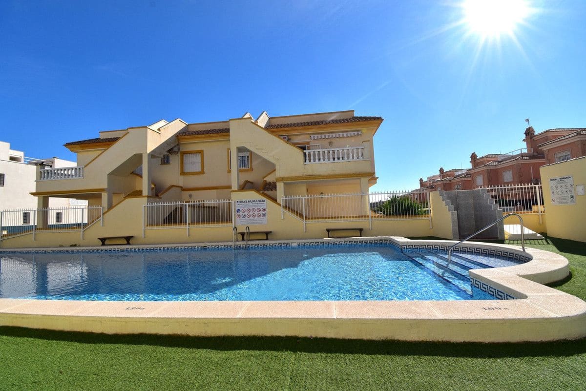 3 soveværelse Villa til salg i Playa Flamenca med swimmingpool - € 429.000 (Ref: 10092209)