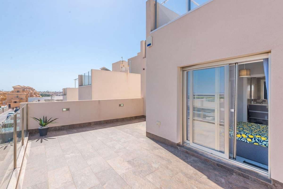 3 soverom Villa til salgs i Torrevieja med svømmebasseng - € 375 000 (Ref: 10092567)