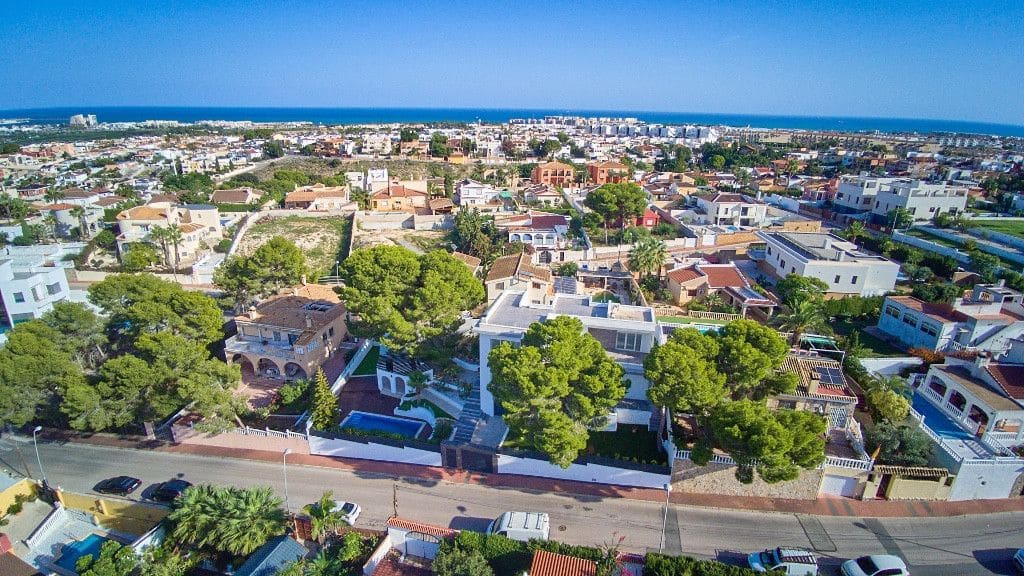 6 soveværelse Villa til salg i La Florida med swimmingpool - € 850.000 (Ref: 10092570)
