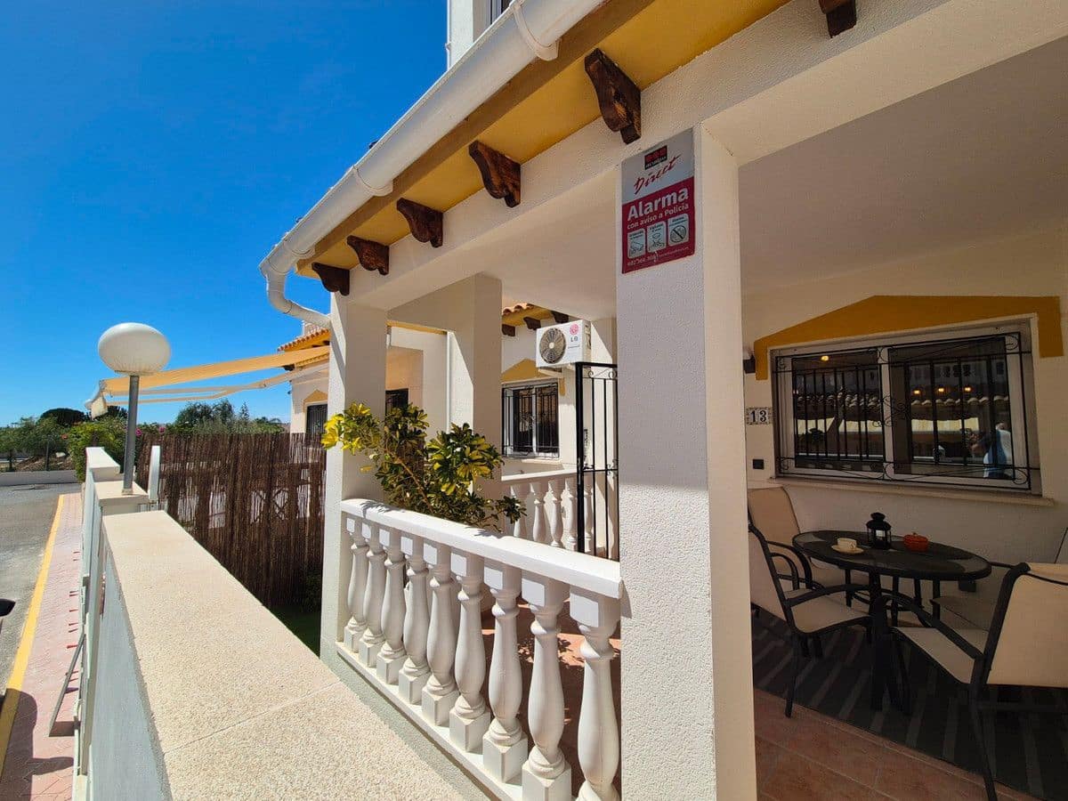 3 quarto Moradia Geminada para venda em Orihuela Costa com piscina - 268 800 € (Ref: 10092663)