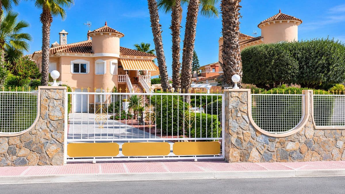 Chalet de 3 habitaciones en Benferri en venta - 375.000 € (Ref: 10092664)